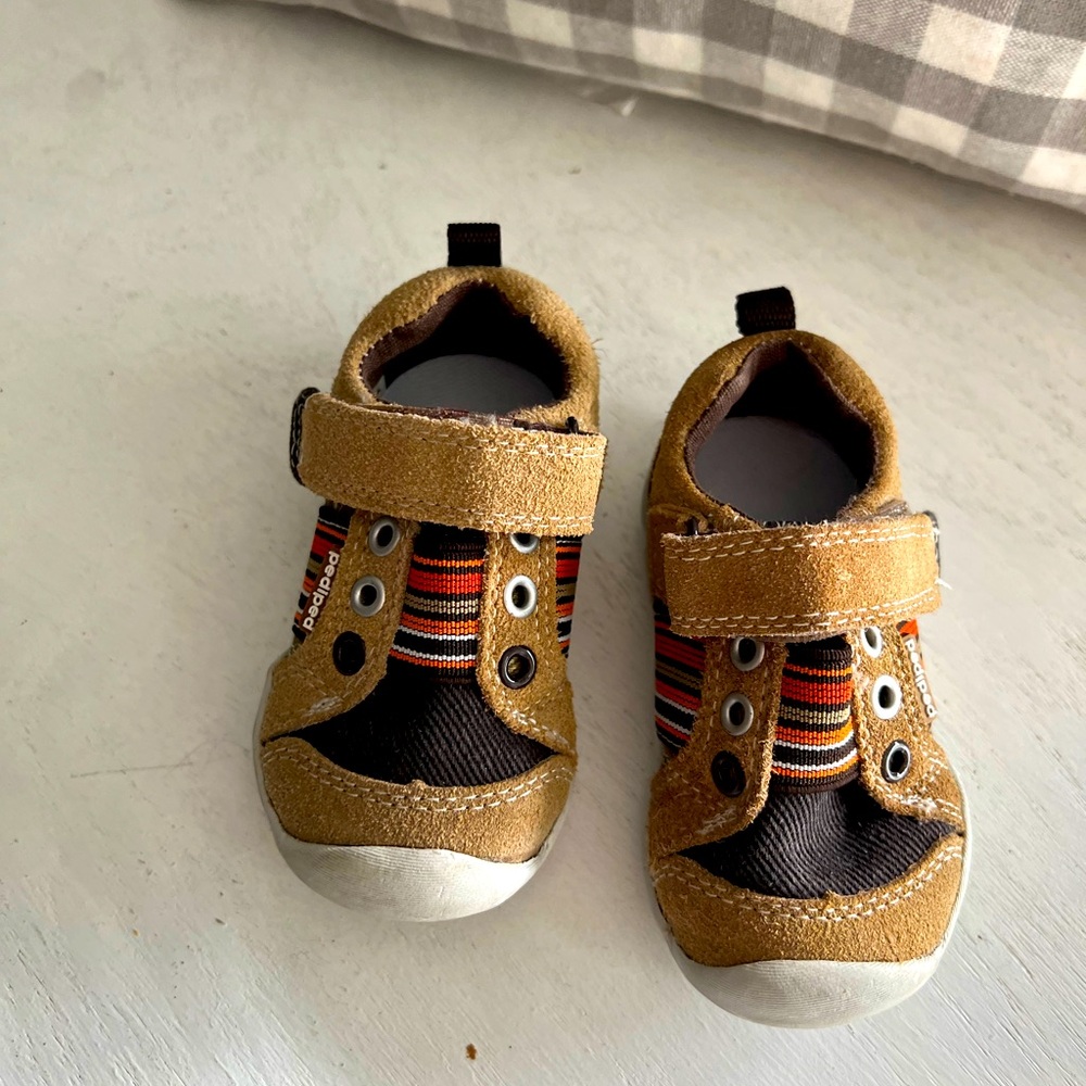 pediped sz 19 baby walking shoes